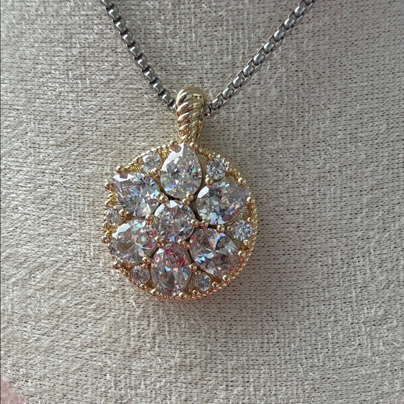 Elegant Gold and Silver Pendant Necklace - Picture 2 of 5